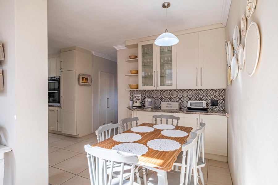 5 Bedroom Property for Sale in Summerstrand Eastern Cape